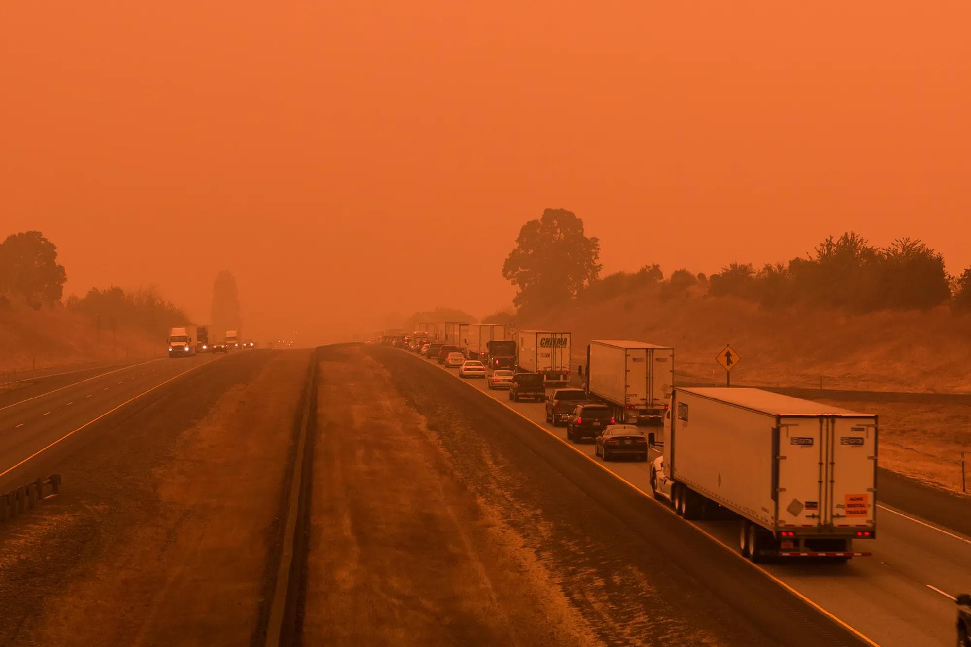 Highway back up in smoggy weather