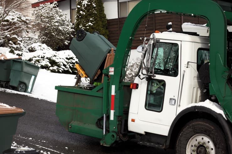 Refuse truck