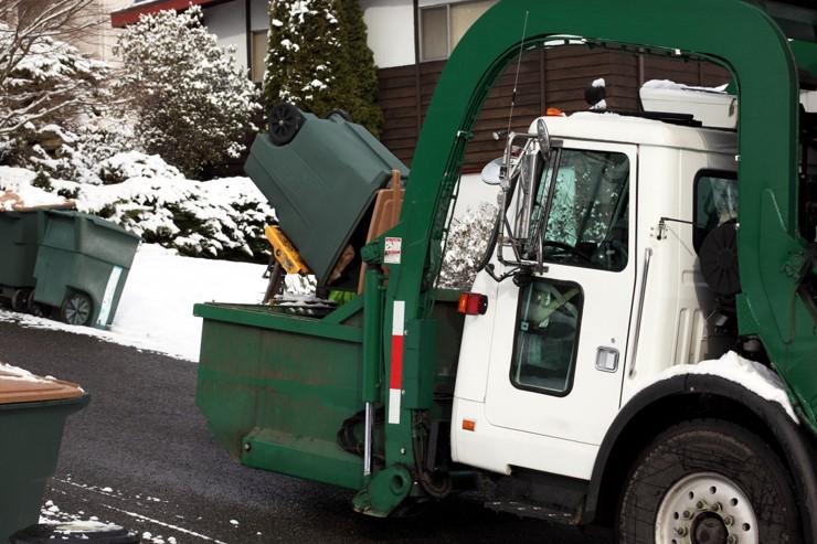 Refuse truck