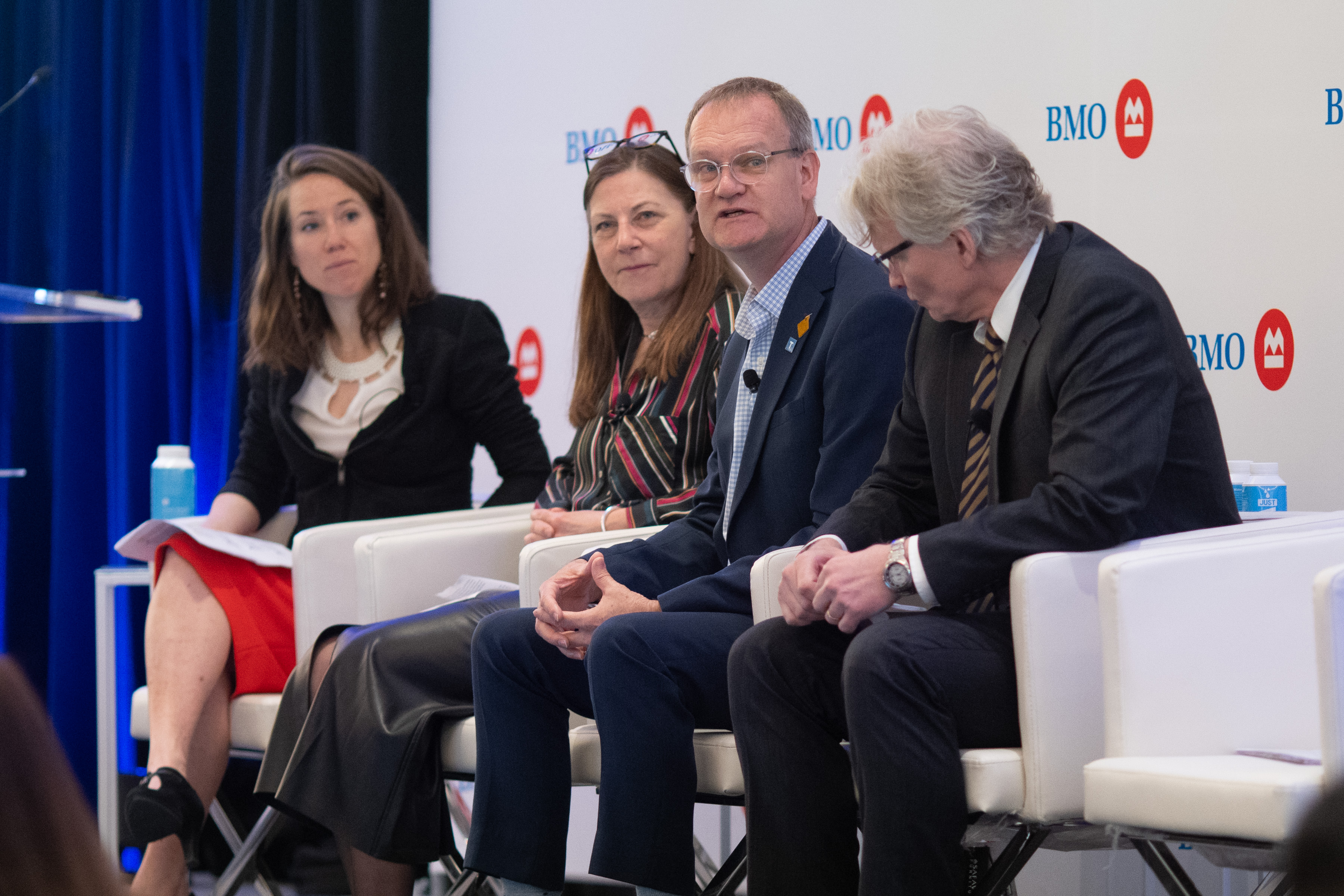 Les panélistes discutent des obligations portant une étiquette lors de la conférence 2024 Gouvernements, banque centrale et gestionnaires de fonds de BMO. 