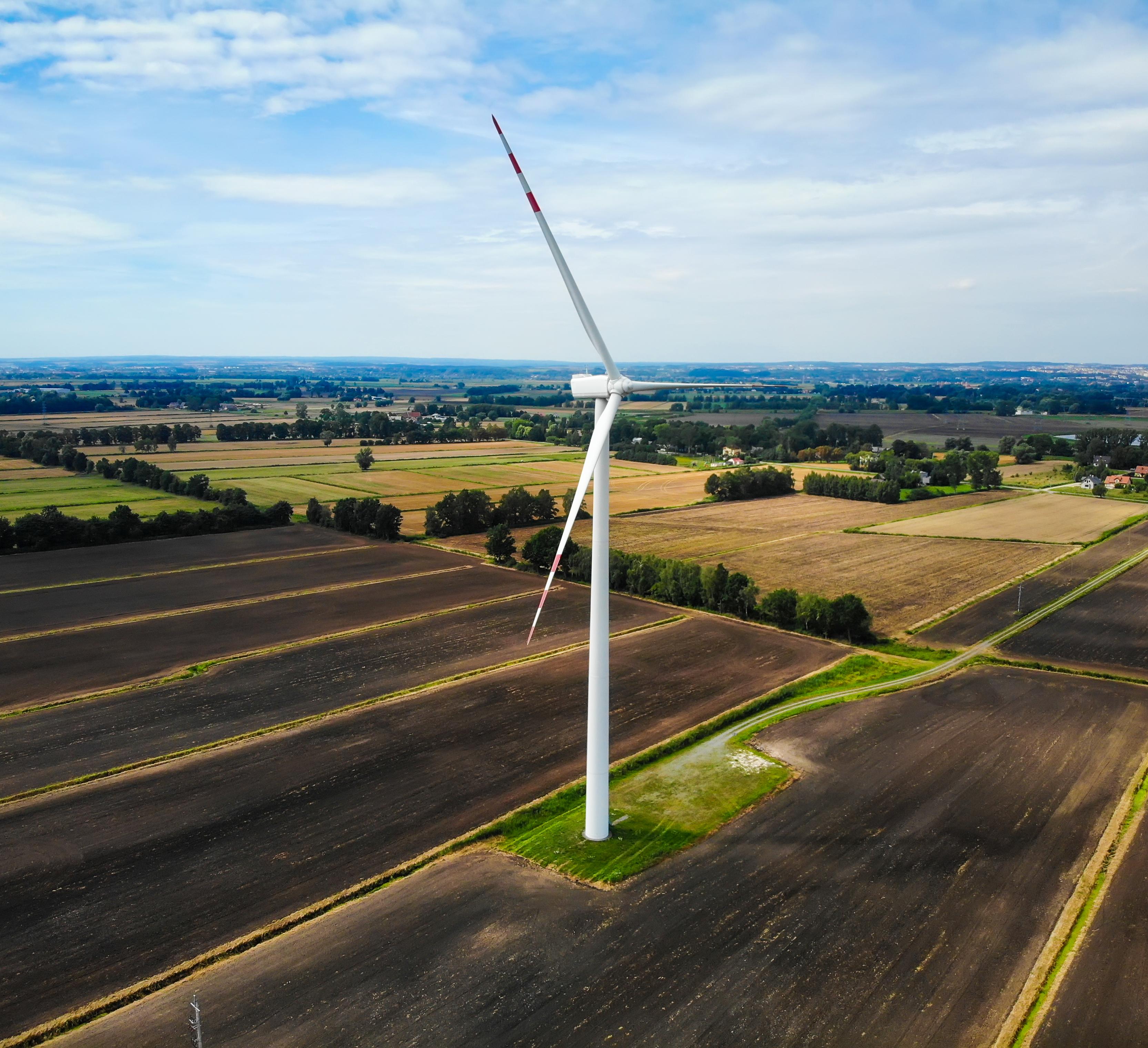 Vue aérienne de l'énergie renouvelable de l'éolienne